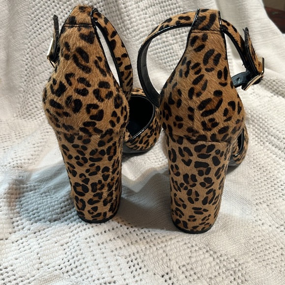 MARCIANO ANIMAL PRINT PUMPS - Picture 3 of 12